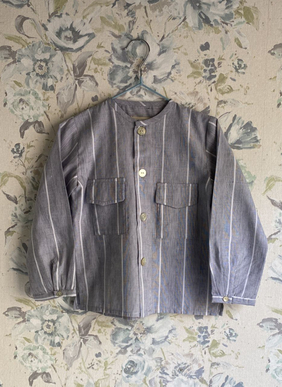 Camisa Ciprés gris con rayas blancas