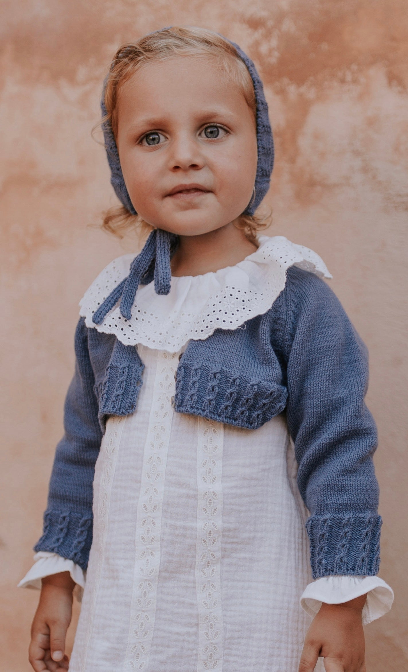 Vestido y chaquetita tejida