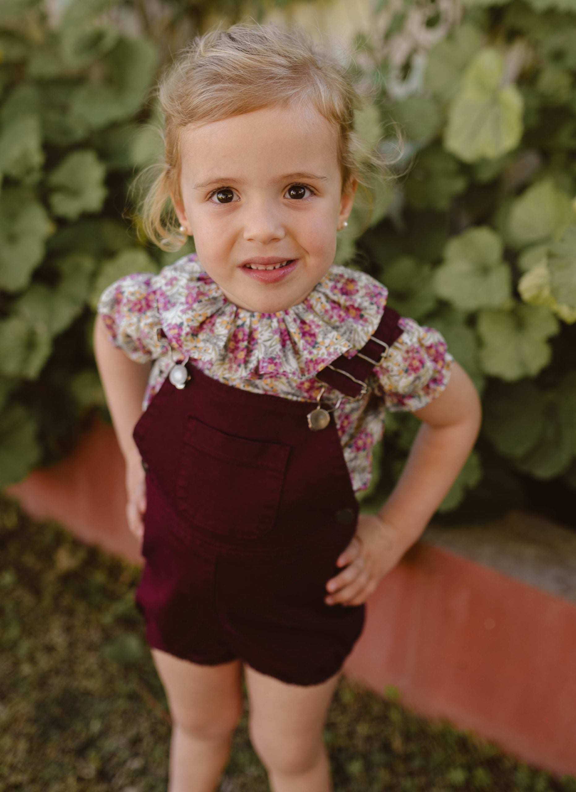 RIOJA ELASTIC FROG BIBS