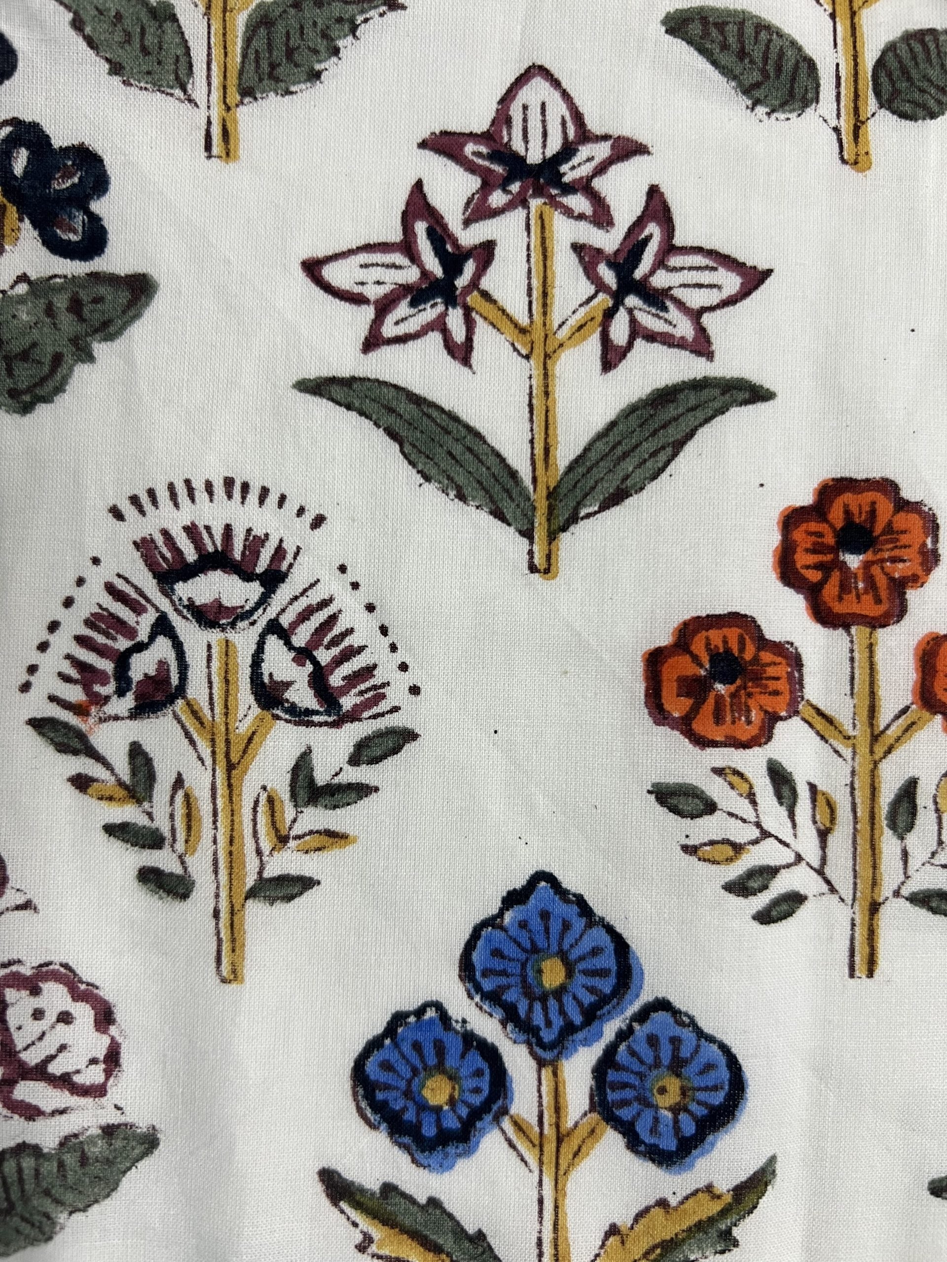 camisa blanca con estampado