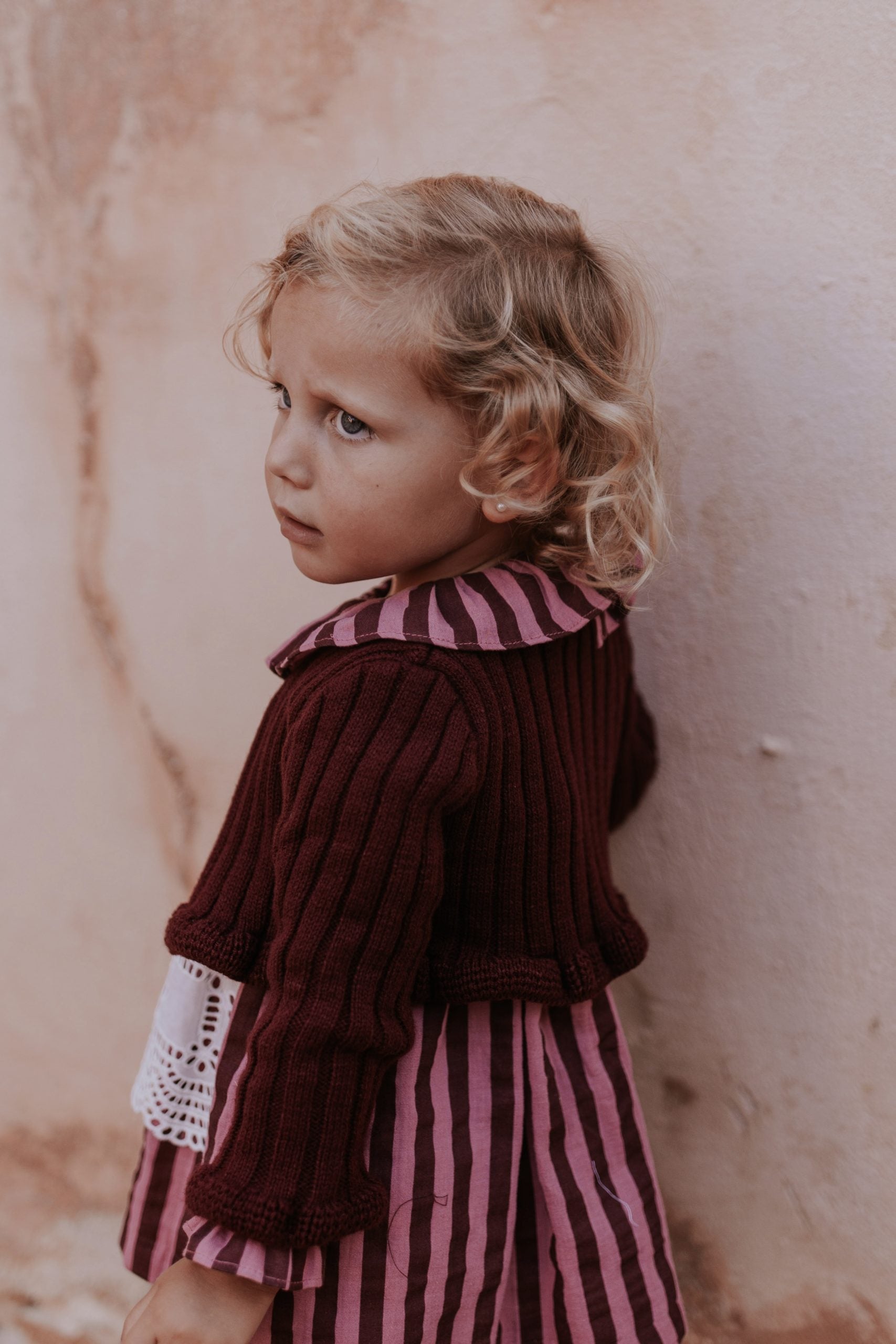 Vestido con mangas largas y rayas