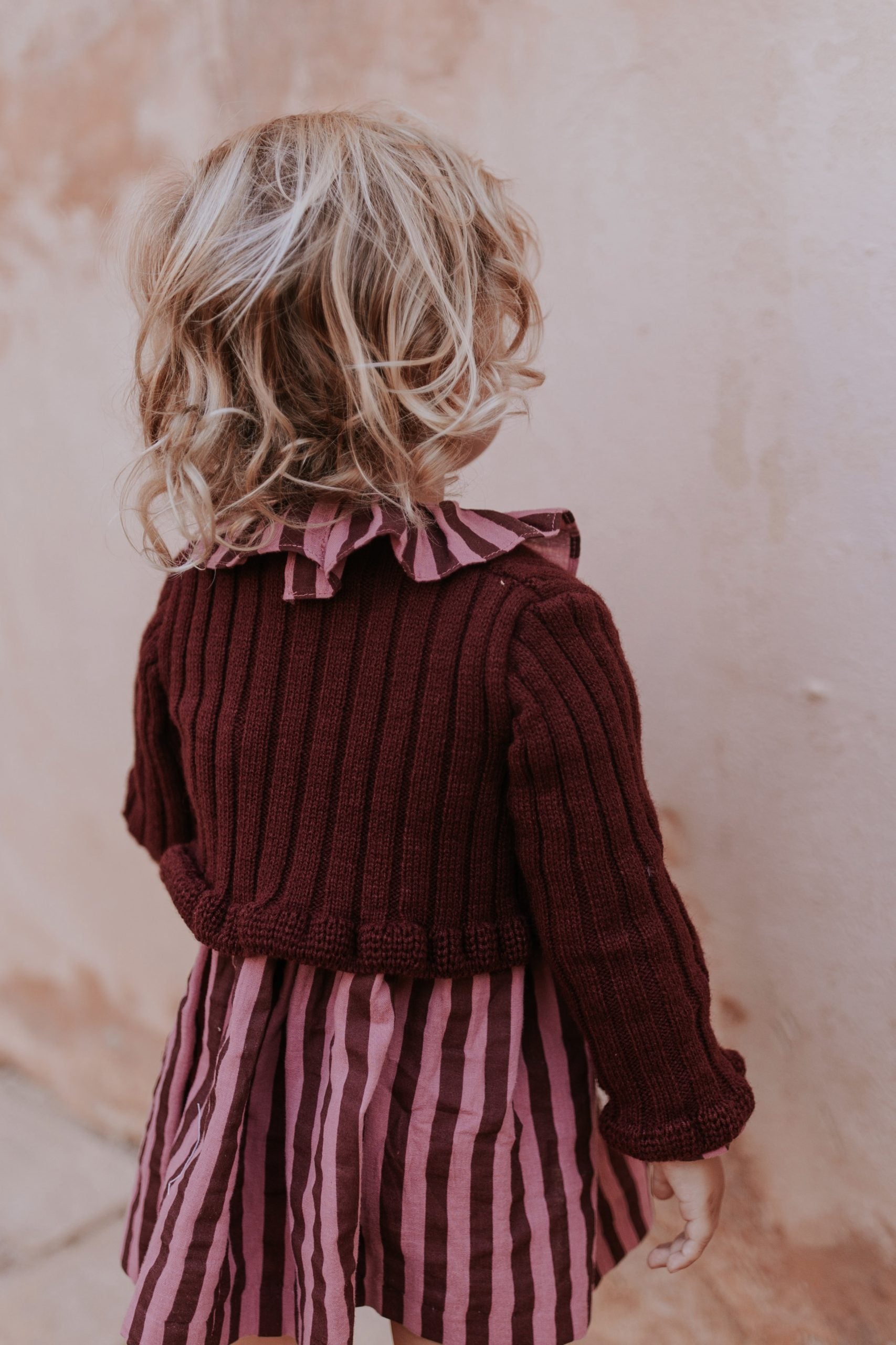 Vestido con volantes y mangas