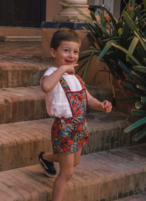 pantalón corto con tirantes